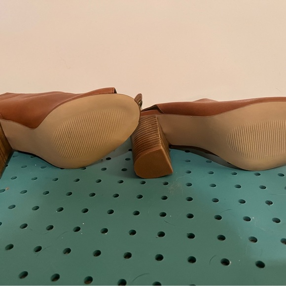 Women’s Heels - Picture 5 of 5